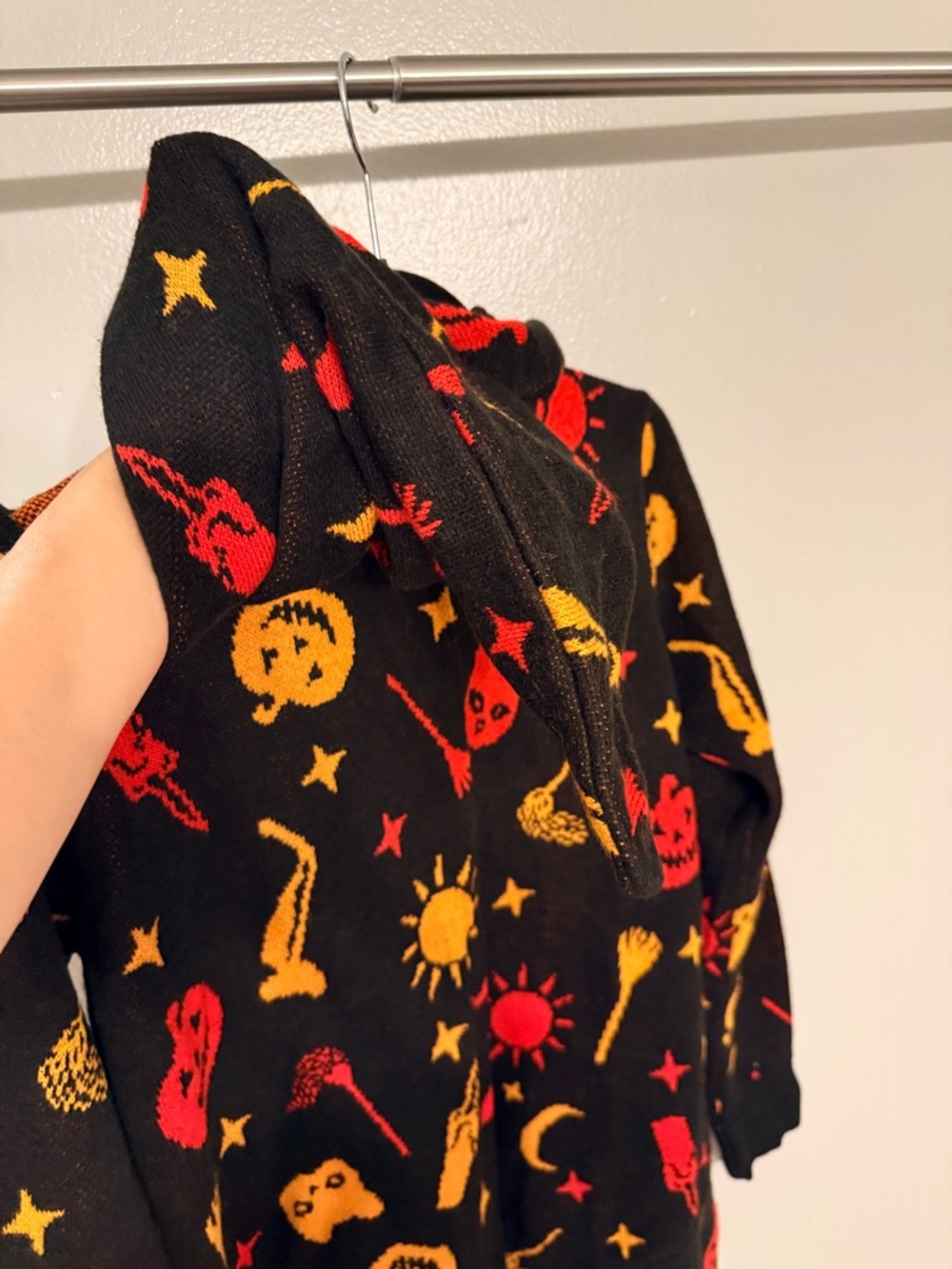 Disney Her Universe Hocus Pocus sweater - Picture 6 of 6